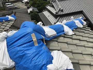 屋根の応急措置の状況