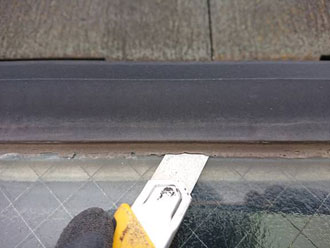 カッターが入り込むほどの隙間