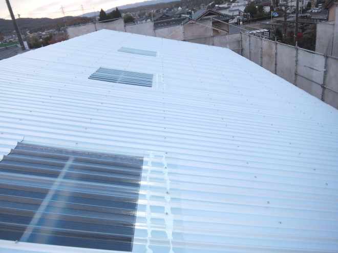 倉庫　カバー工法後