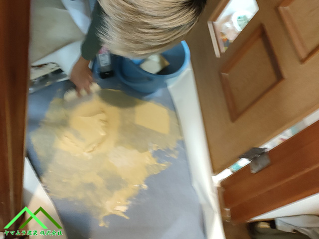 パテを混ぜ合わせます