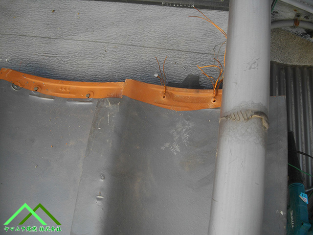 ケラバ瓦は針金で固定