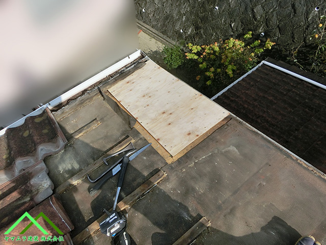 合板を貼ります