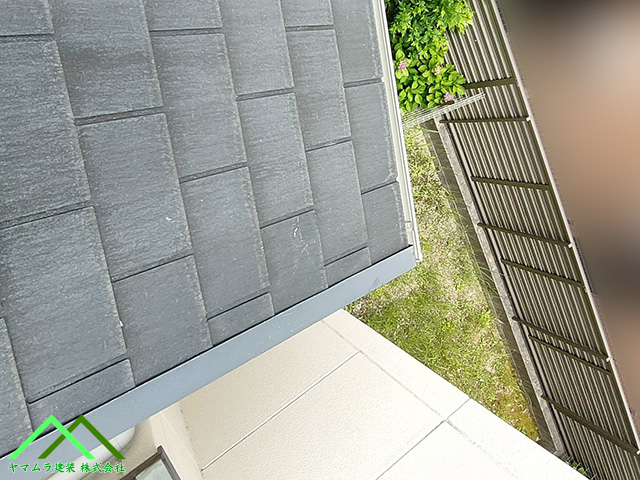 一階にも破損した屋根材