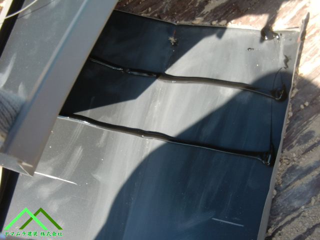 コーキングで接着