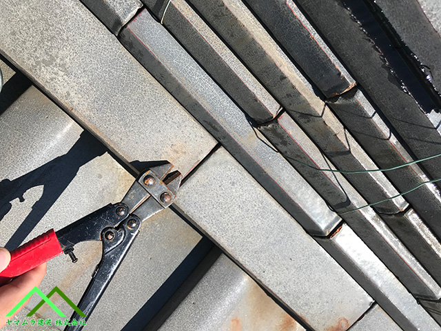 ハサミの先端に漆喰が塗ってあります