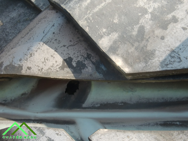 谷鈑金に穴が