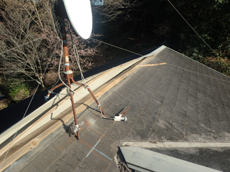 風で捲れた棟板金