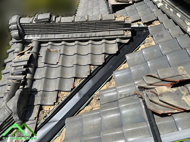 新しい谷板金を取付け