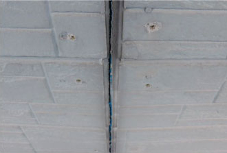 窯業系サイディングの外壁目地のシーリングの劣化によって生じた隙間