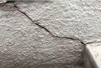 亀裂やクラックなど外壁に生じた隙間