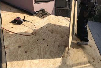 野地板の増し張り