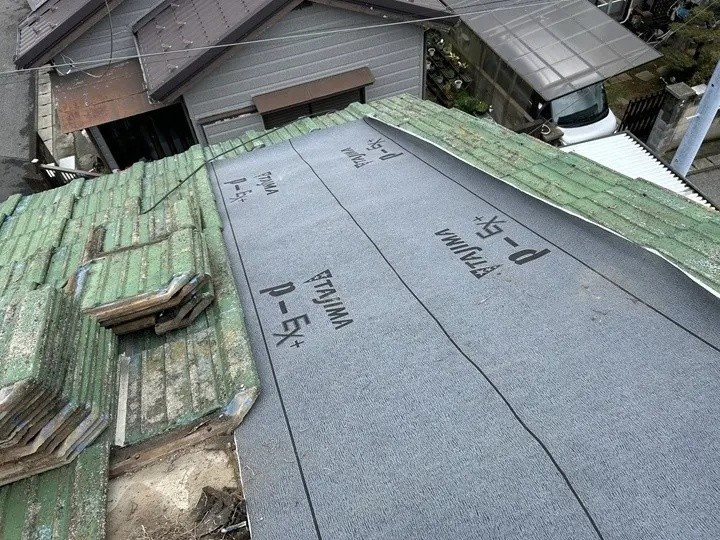 セメント瓦屋根の補修工事を着工