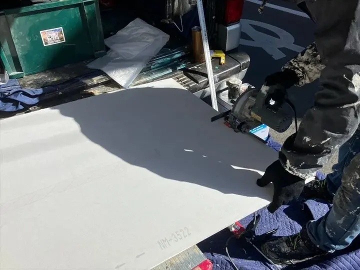 軒天（ケイカル板）を設置