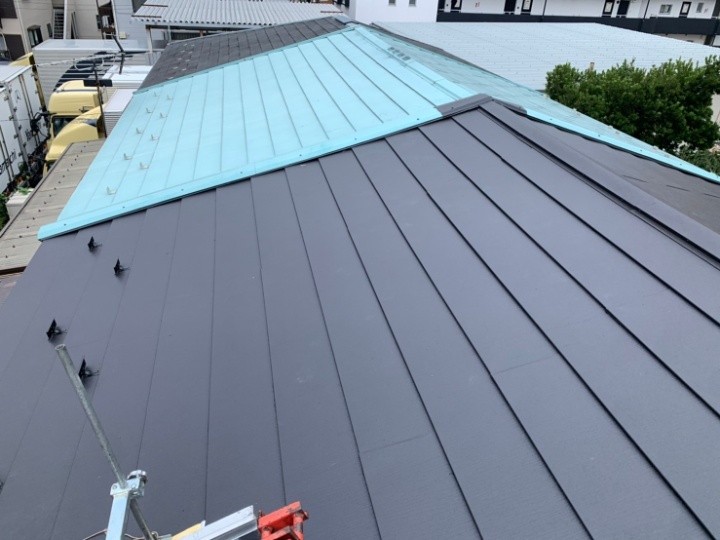 スーパーガルテクト屋根へ葺き替え工事後