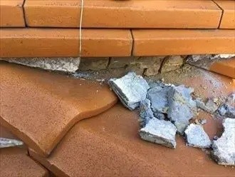 棟瓦漆喰詰め直し工事着工