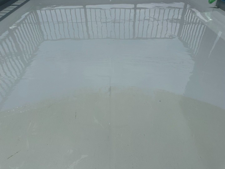 ウレタン塗膜防水の塗装作業