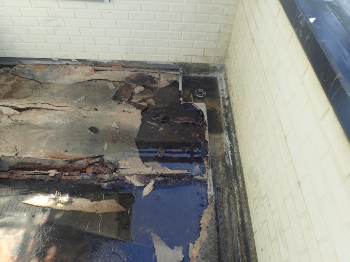 床材を剥がした後の状態