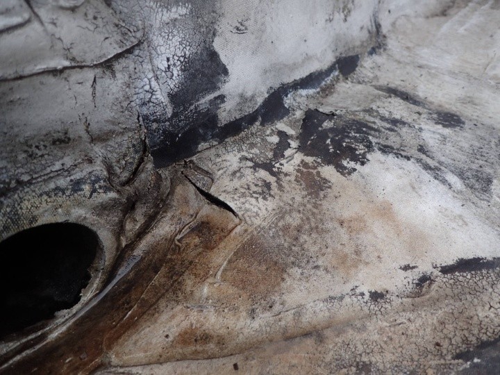 排水ドレン周辺の防水層に防水の浮きや亀裂が発生