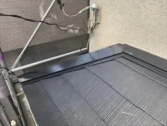 棟板金交換工事の施工風景