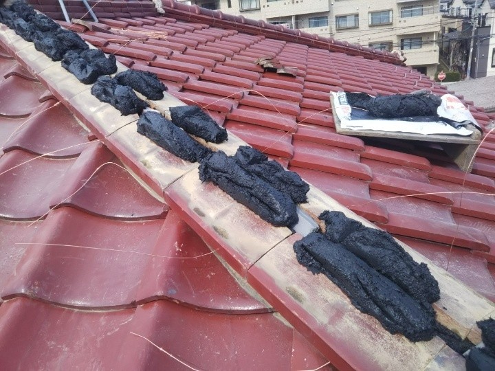 熨斗瓦の積み上げ作業の工程