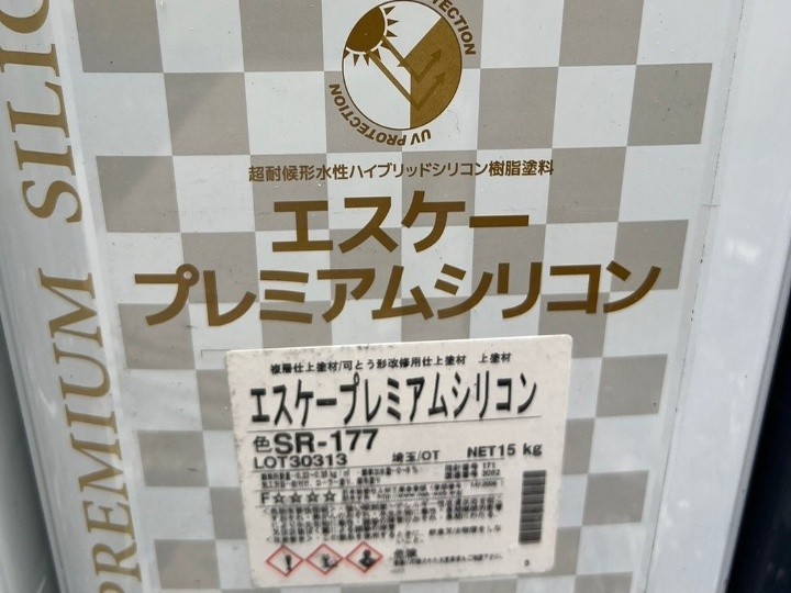 エスケー化研の「エスケープレミアムシリコン」を使用