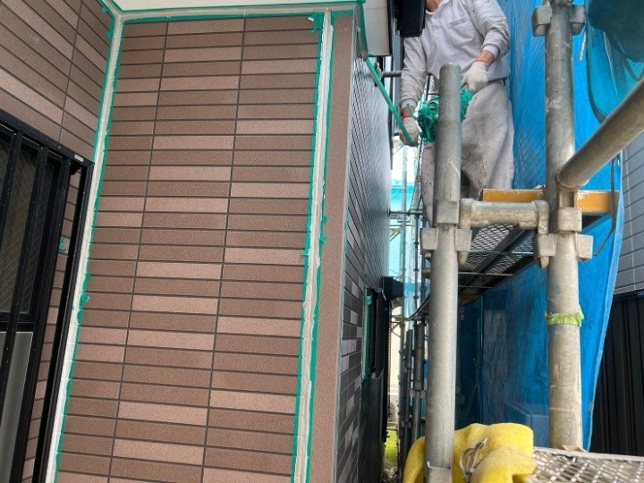 シーリング材を目地に充填した後の状態