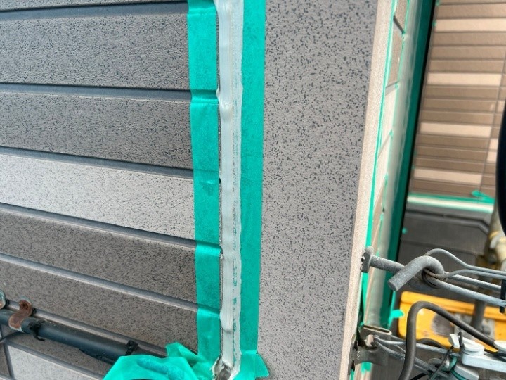 シーリング材を目地に充填