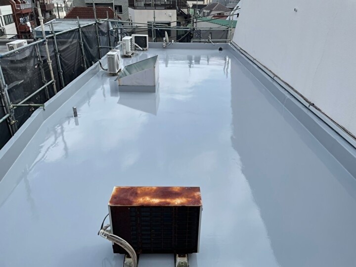 屋上に通気緩衝工法を採用したウレタン塗膜防水工事後