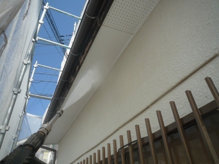 塗装箇所に対して洗浄作業