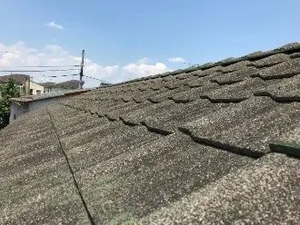 セメント瓦の屋根