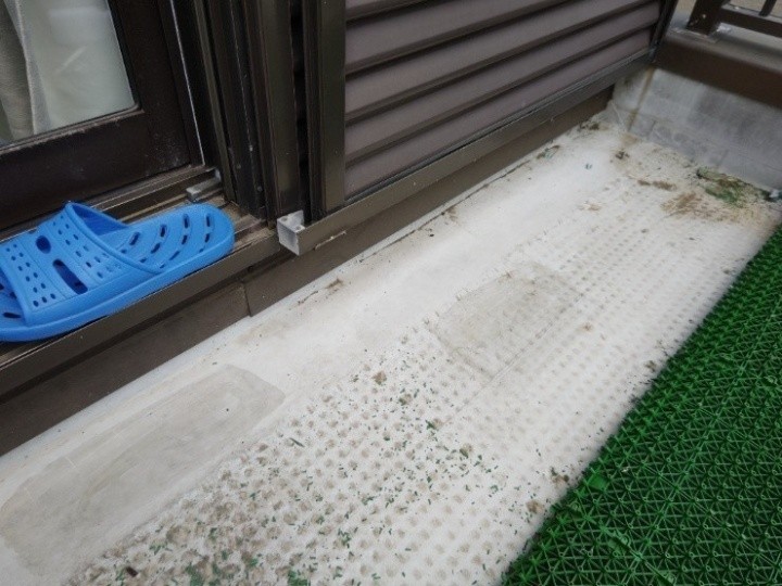 ウレタン防水工事前のベランダ