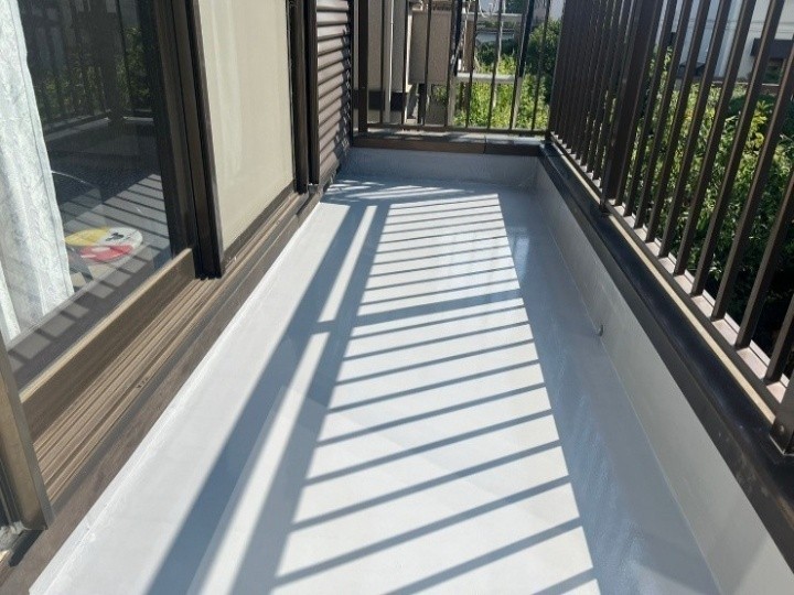 ベランダのウレタン防水工事が完工