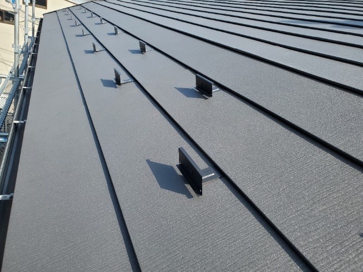 雪止めを設置する作業工程