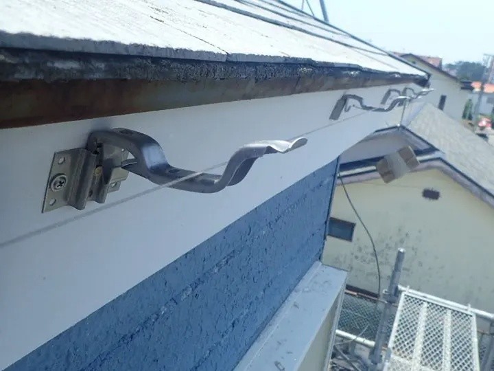 金具の設置作業