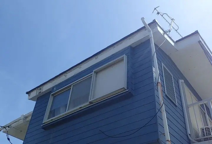 ケイカル板の補修工事に着手