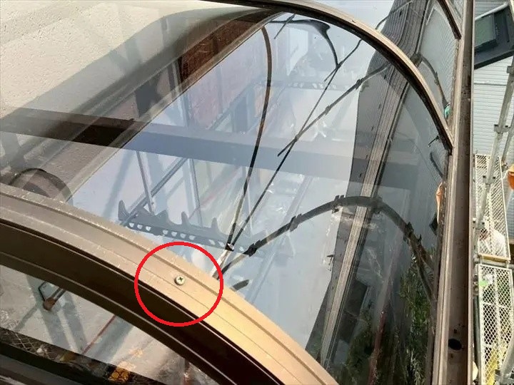 レールをフレームへ確実にビス止め