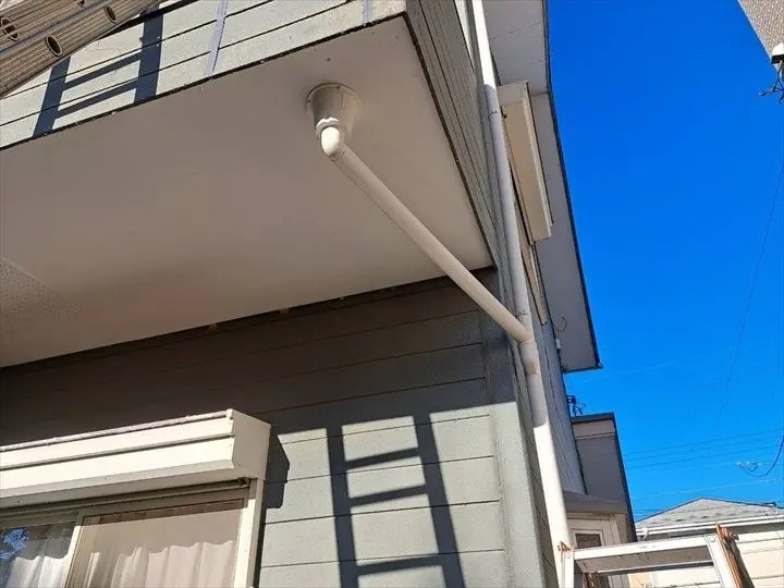 竪樋の取り付け完了