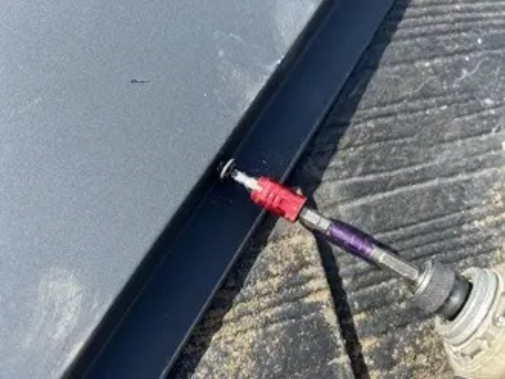 棟包みの取り付け作業