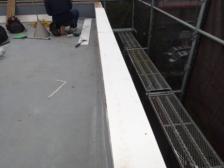 下地材のボードを設置