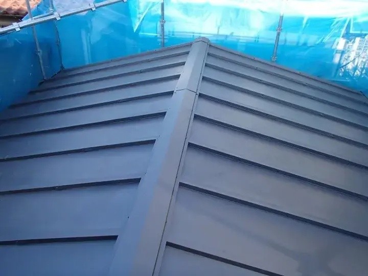 ガルバリウム鋼板屋根のメンテナンス後の屋根