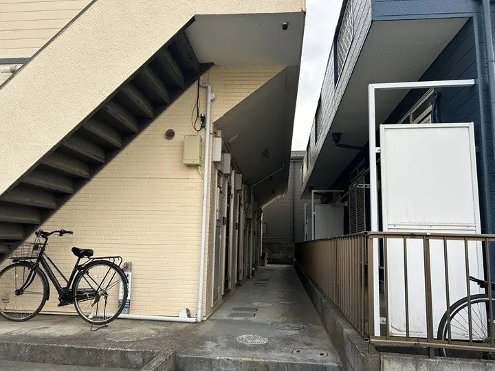 強風で損傷したポーチマスの状態を点検調査