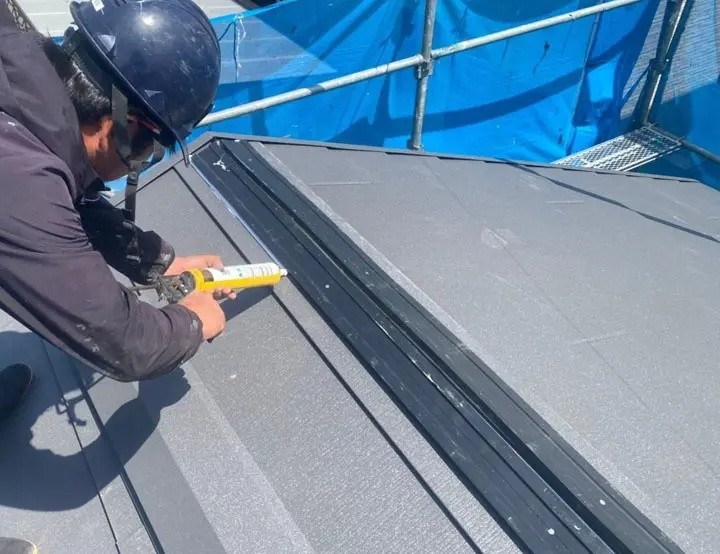 棟板金を設置