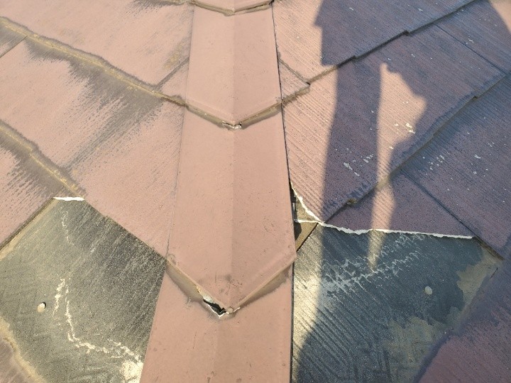 防水紙が露出している状況