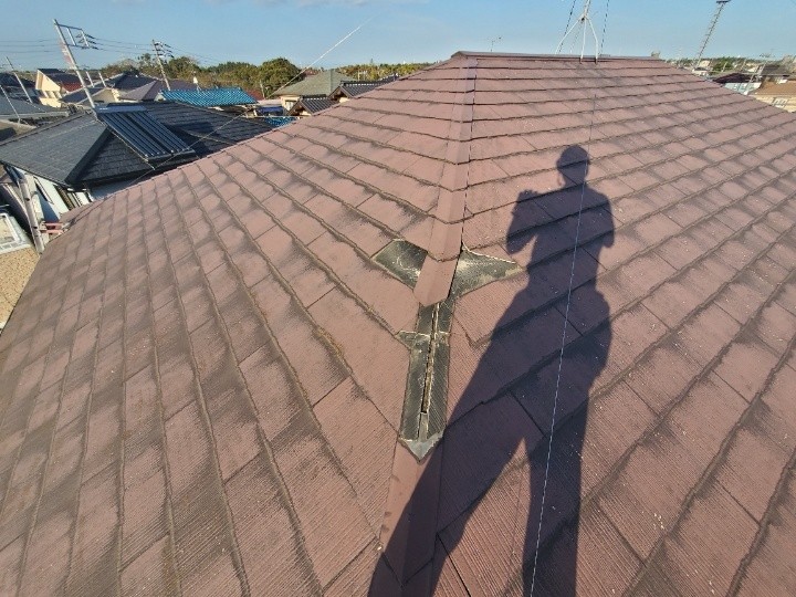 台風で損傷したスレート屋根