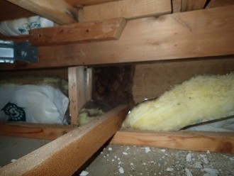 幕板（まくいた）周辺から雨水の侵入が確認