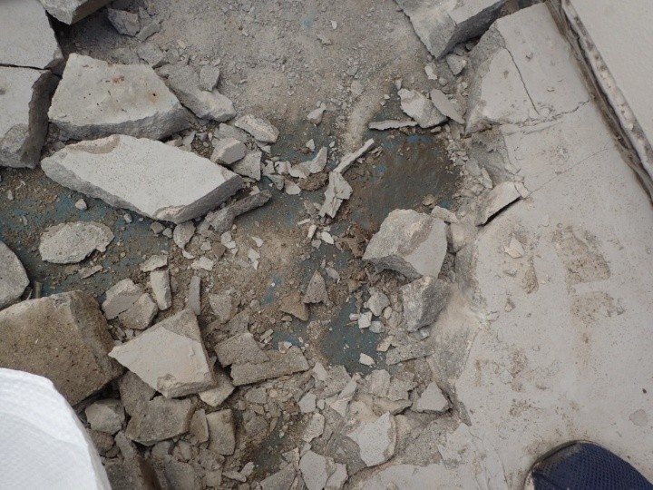 既存モルタルの撤去（斫り）作業