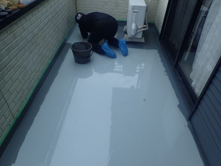 トップコートの塗布作業