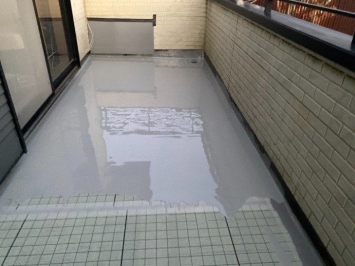 ダイフレックス社製「DSカラー」の塗装作業