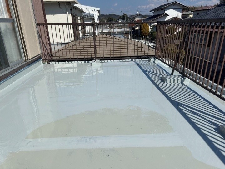 トップコートの塗装作業