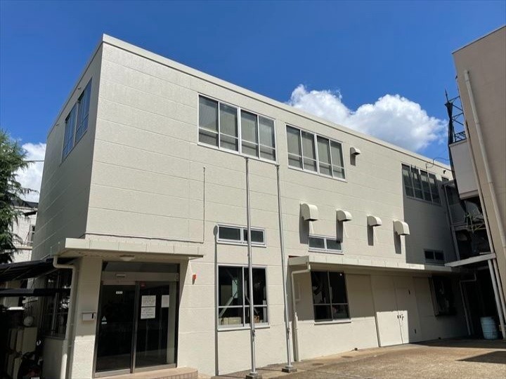 ALC外壁へ塗装工事し雨漏り修繕後の状態